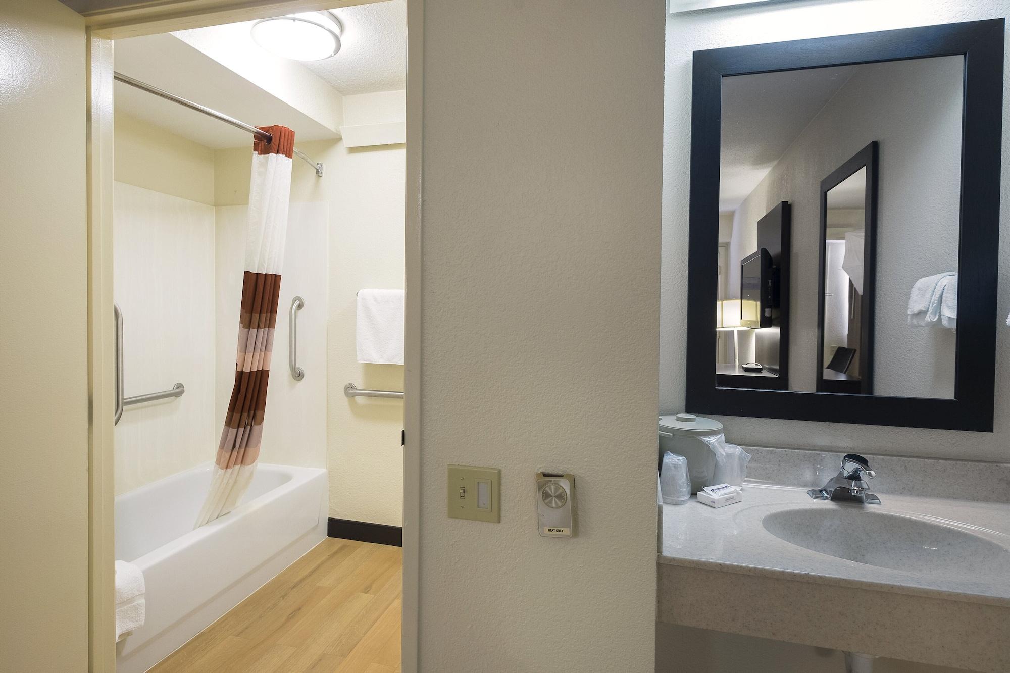 Red Roof Inn Plus+ Wilmington - Newark Christiana Екстер'єр фото
